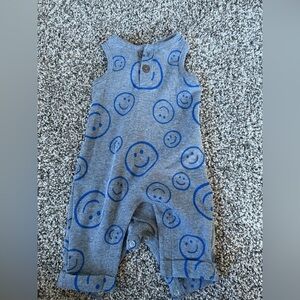 Old Navy Baby Boy Gray & Blue Baby Romper Size 0-3 Months